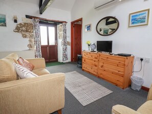 Cottage | Salle de séjour | Télévision, lecteur de DVD