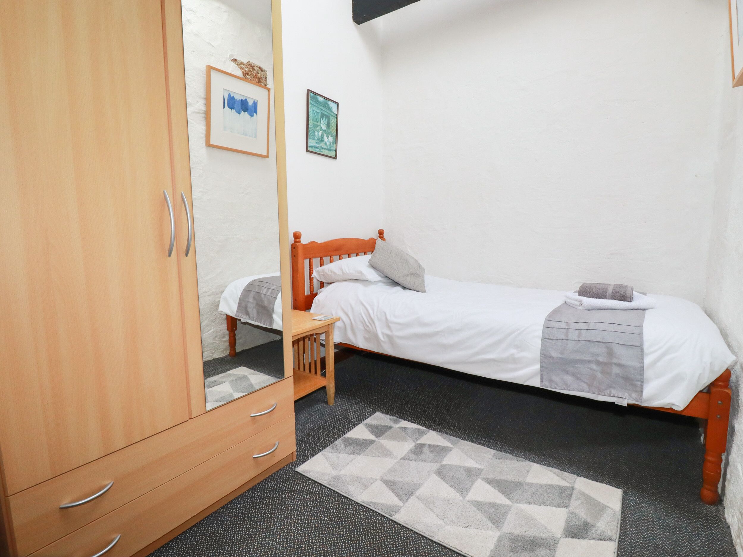 2 bedrooms, individually decorated, individually furnished, free WiFi