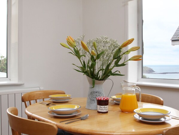 Ferienhaus | Eigene Küche | Mikrowelle, Herdplatte, Geschirrspüler, Wasserkocher