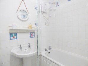 Bathroom shower - Longships (Penzance)