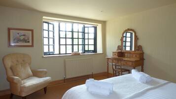 Cottage | 3 bedrooms, individually decorated, individually furnished, free WiFi