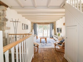 คอทเทจ | ห้องนั่งเล่น | ทีวี