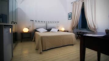 Double Room | Desk, soundproofing, WiFi, bed sheets