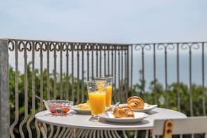Cottage | Outdoor dining
