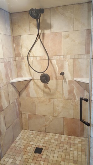 Secador de pelo, toallas