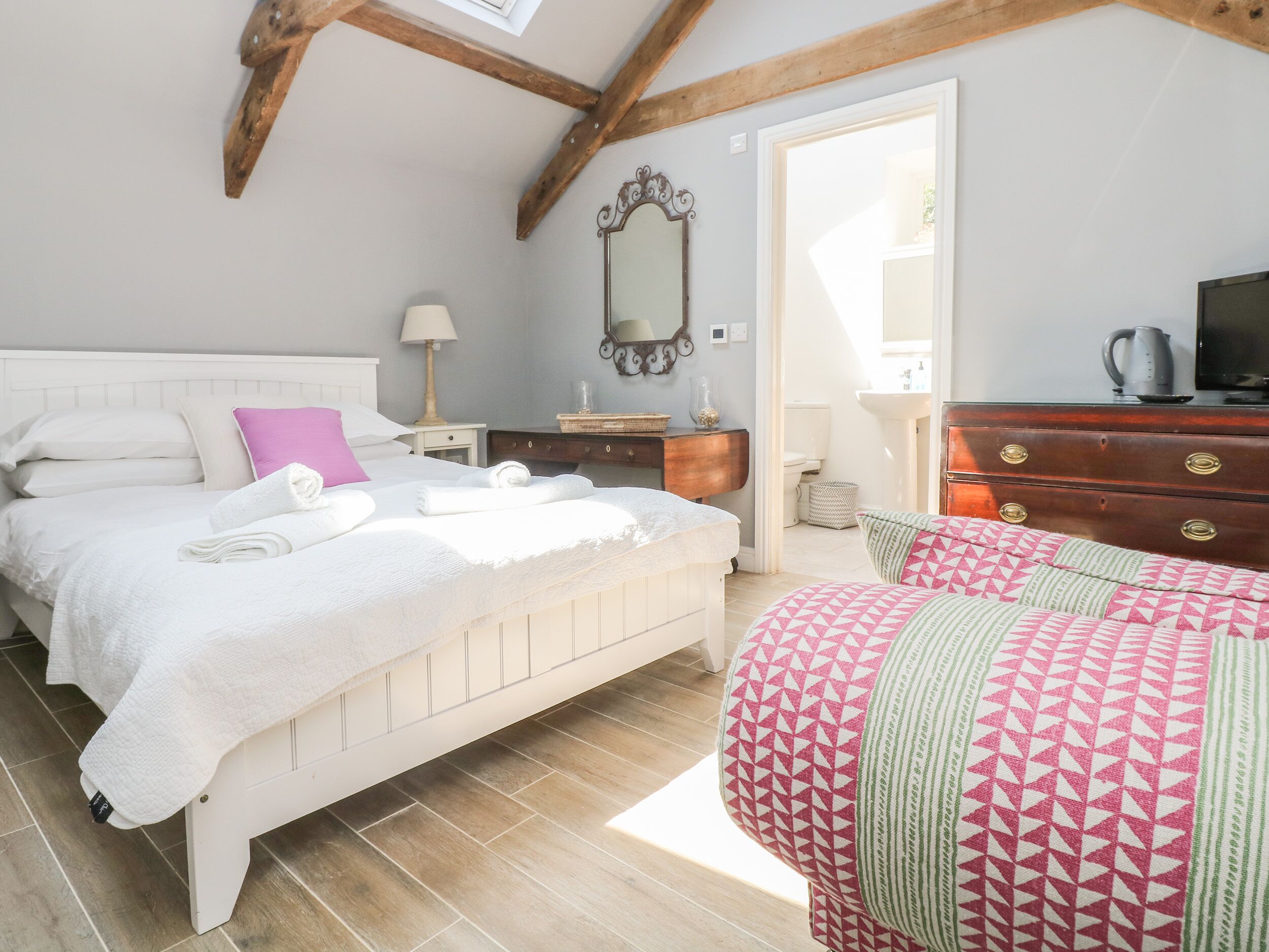 Cottage | 4 bedrooms, individually decorated, individually furnished, free WiFi