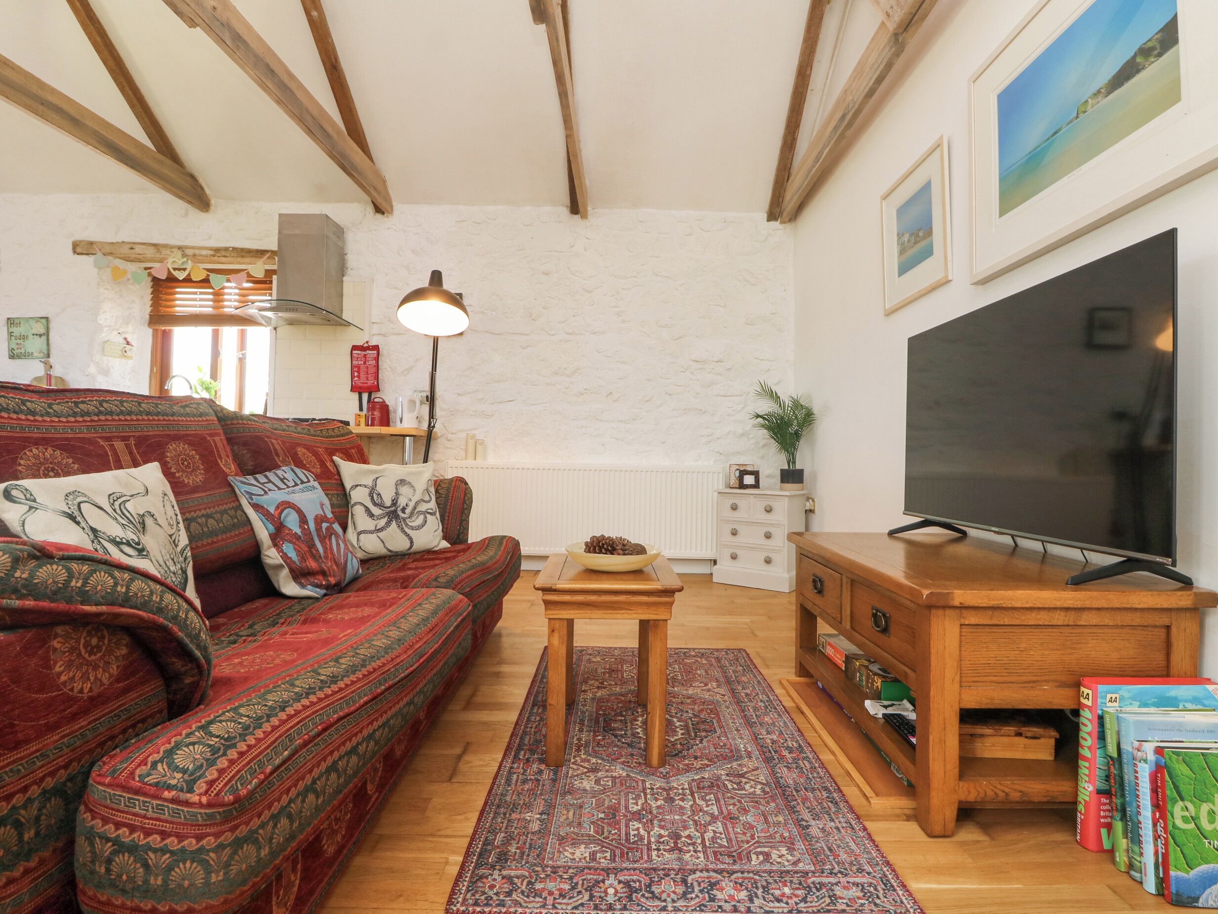 Cottage | Living area