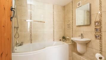 Cottage | Badkamer | Een douche