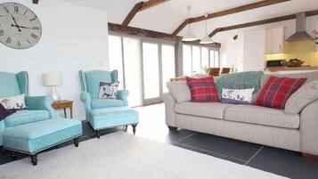 Cottage | Living room | TV