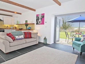 Cottage | Living area | TV
