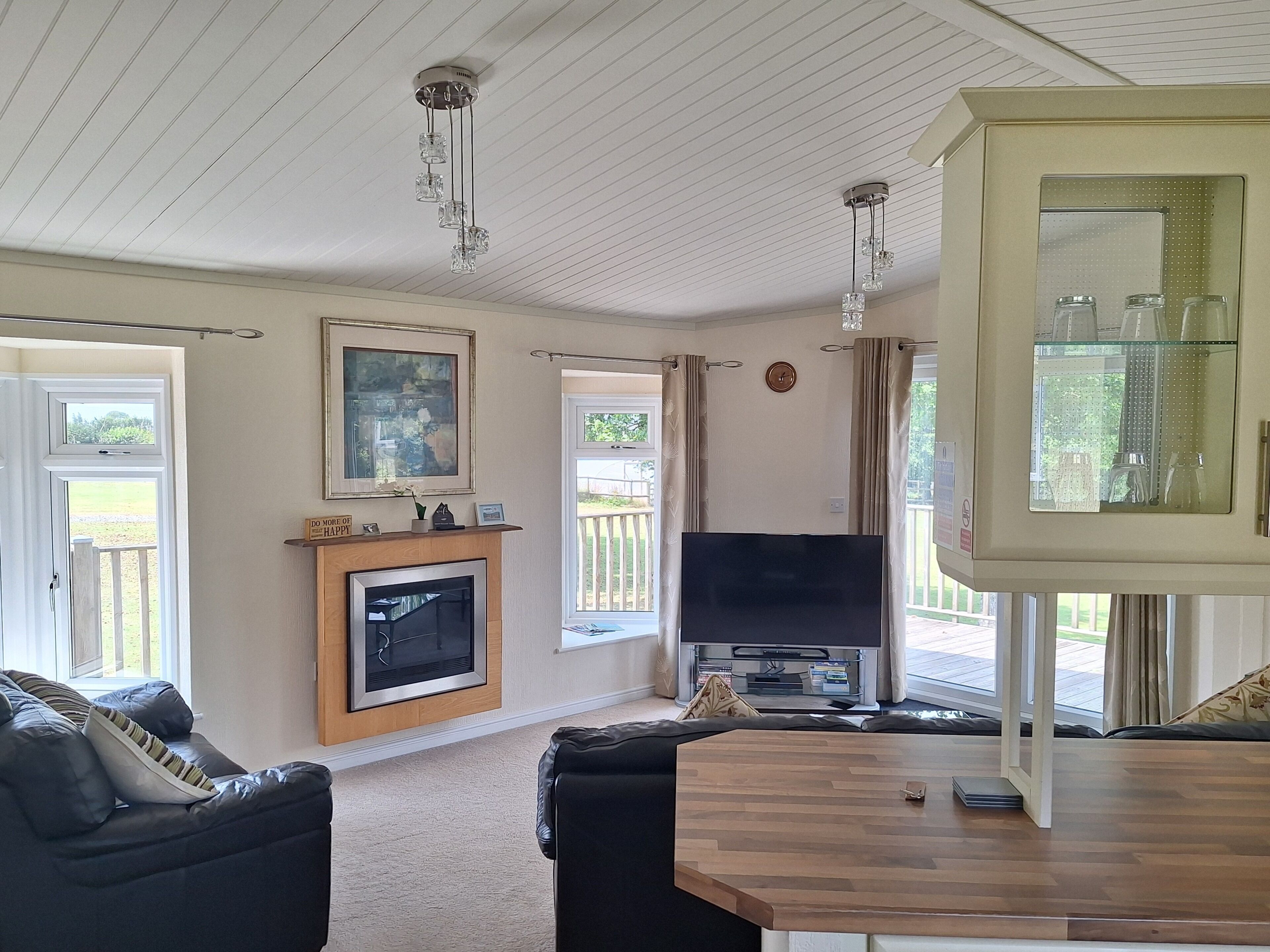Bungalow, Meerdere bedden, niet-roken, uitzicht op meer | 2 slaapkamers, een strijkplank/strijkijzer, individueel gedecoreerd