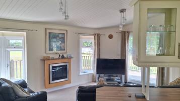 Bungalow, Mehrere Betten, Nichtraucher, Seeblick | 2 Schlafzimmer, Bügeleisen/Bügelbrett, individuell dekoriert