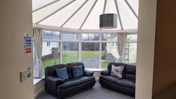 Cedar Bungalow | Living area | Flat-screen TV