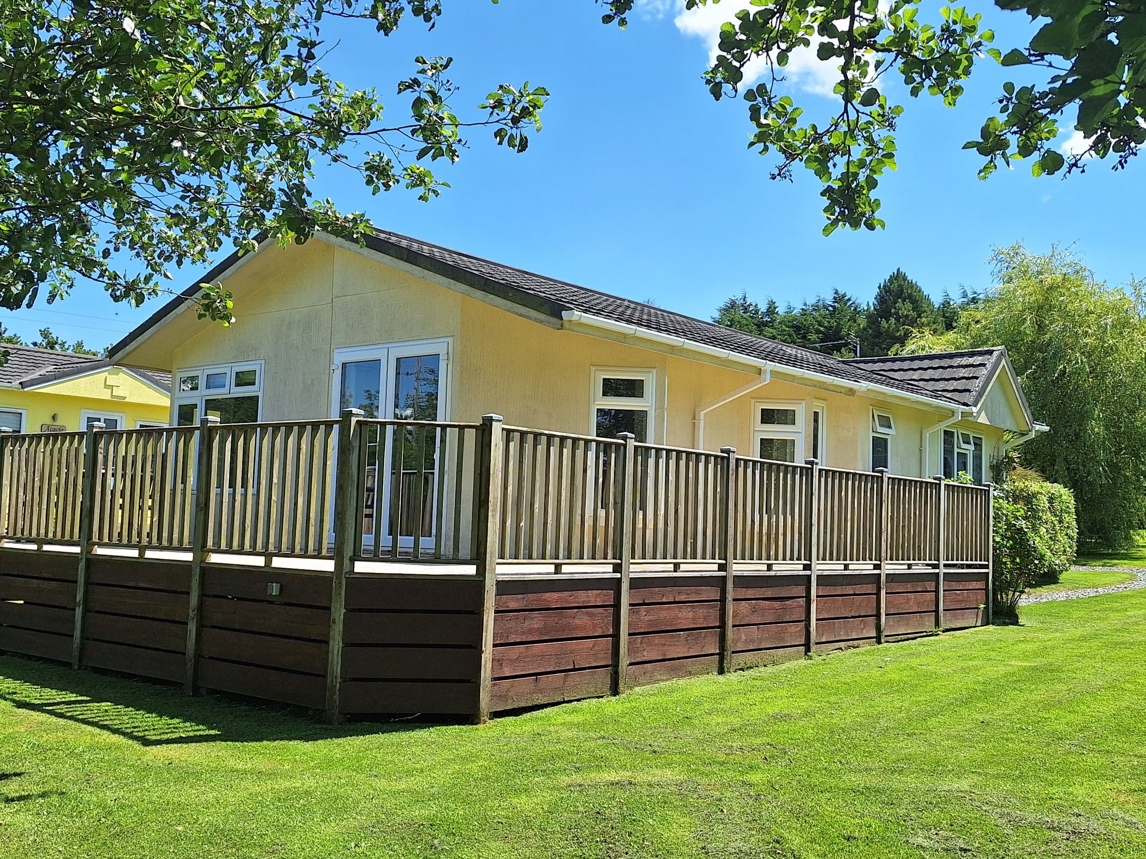 Willow Lodge | 2 bedrooms, individually decorated, individually furnished