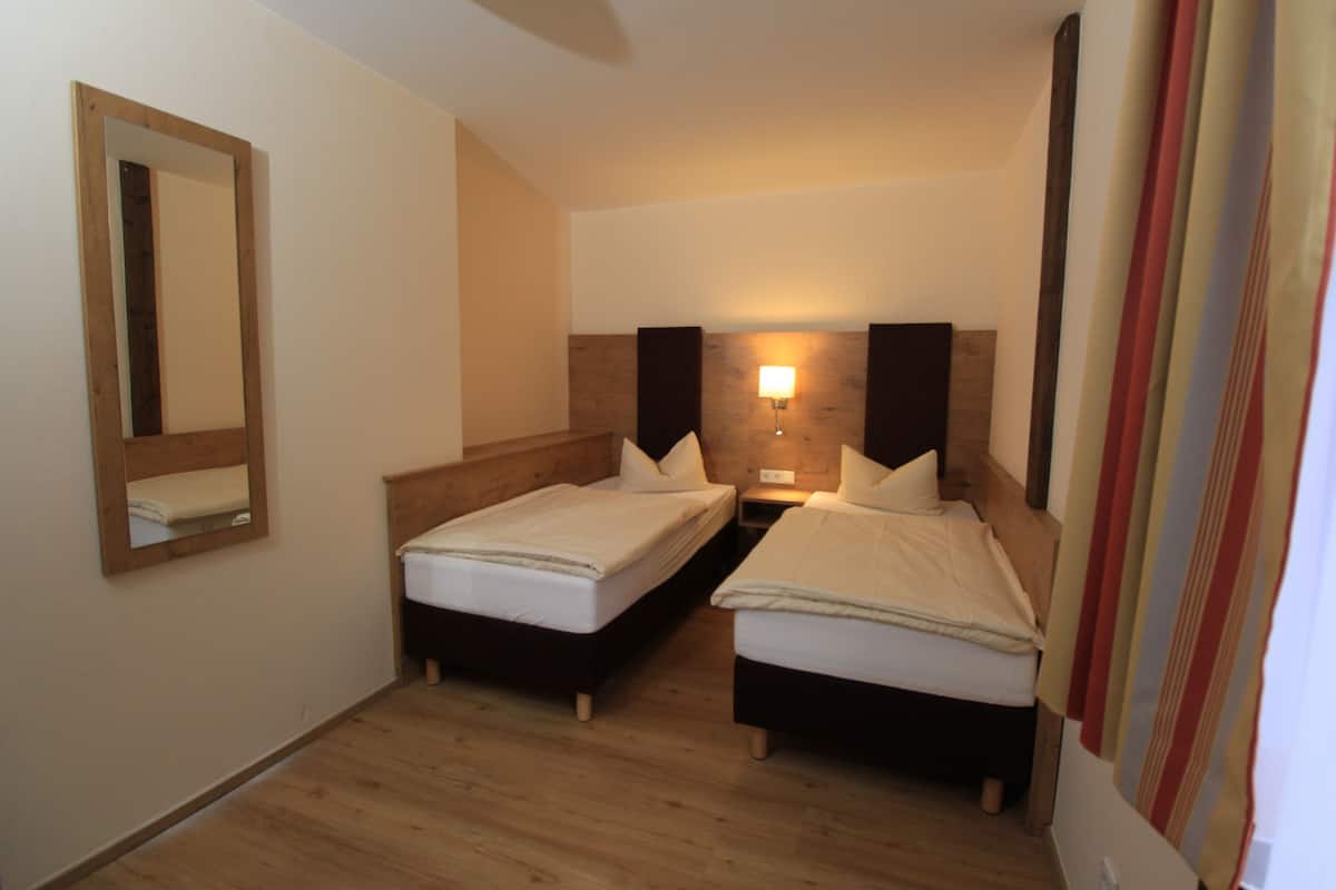 Chambre Ăconomique Double ou avec lits jumeaux | Vue sur les montagnes