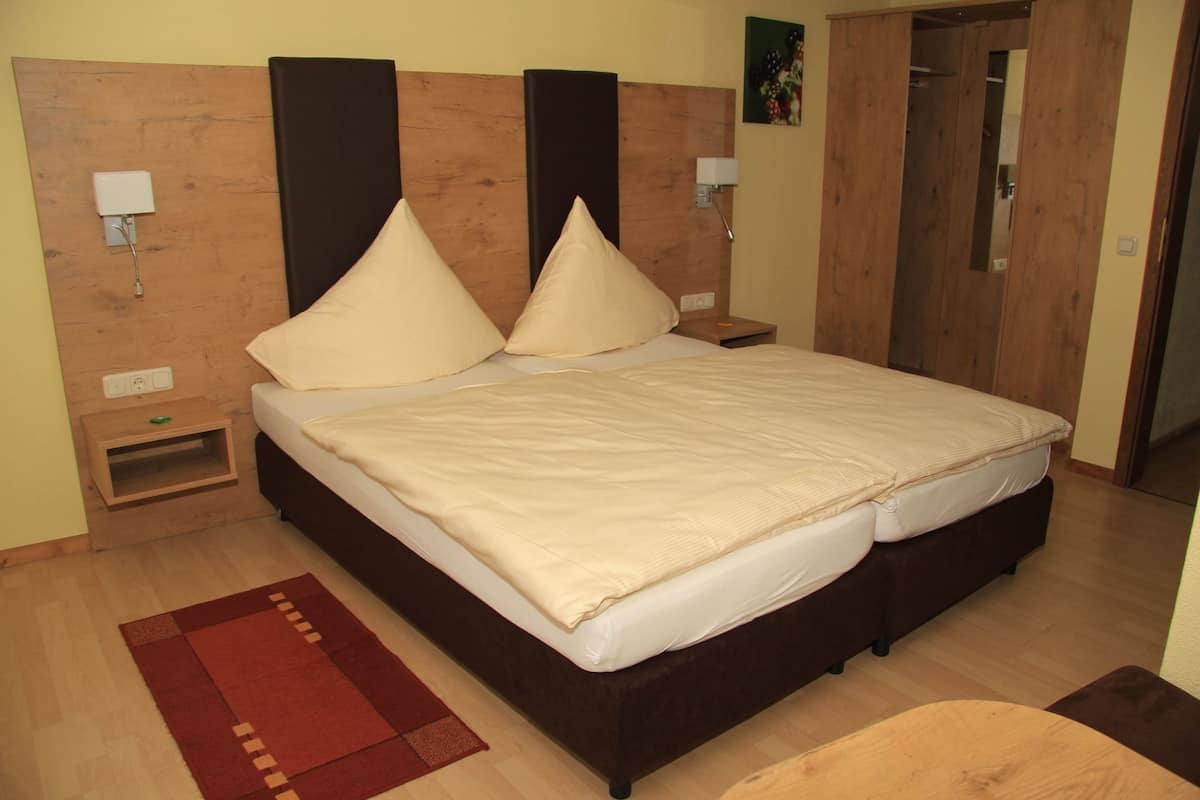 standard double room | in-room safe, blackout curtains, free wifi, bed sheets