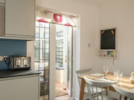 Microondas, placa de cocina, lavavajillas, tetera/pava eléctrica