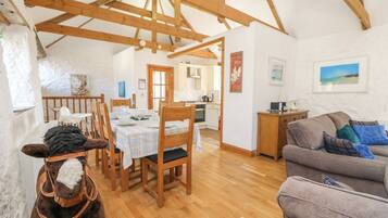 Cottage | Living area