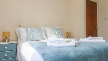 Cottage | 2 bedrooms, individually decorated, individually furnished