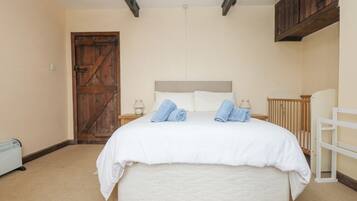 Cottage | 2 bedrooms, individually decorated, individually furnished