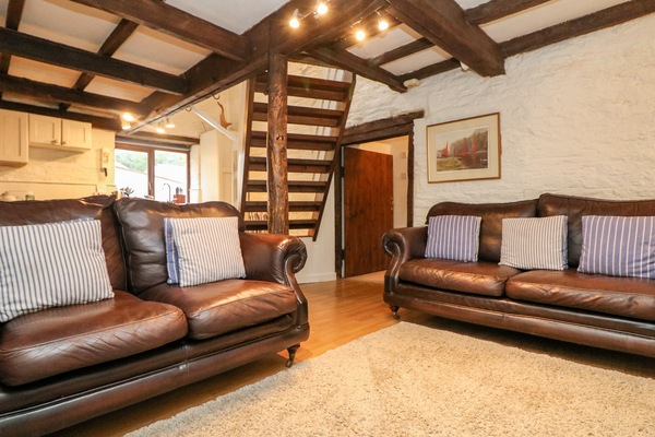 Cottage | Living room | TV