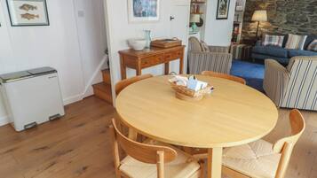 Cottage | Dining