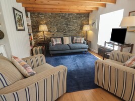 Cottage | Living area
