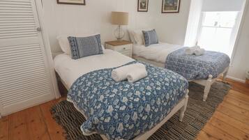 Cottage | 2 bedrooms, individually decorated, individually furnished, free WiFi