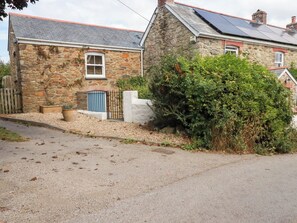 Cottage | Property grounds