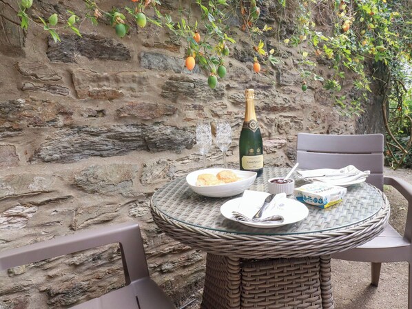 Cottage | Outdoor dining