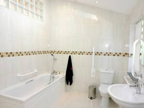 Bathroom - Carne Vue (Penzance)