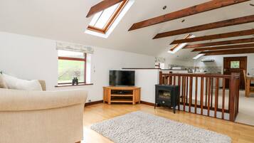 Cottage | Living area | TV
