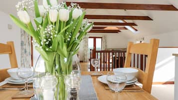 Cottage | Dining