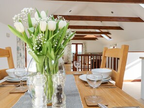 Cottage | Dining - Castle Dore Barn (Par)