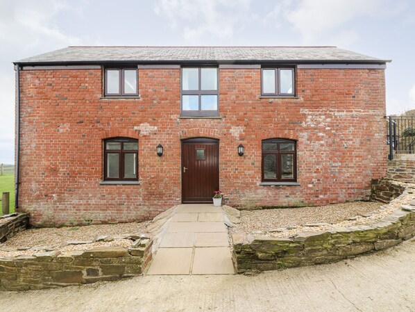 Cottage | Exterior - Castle Dore Barn (Par)