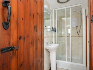 Cottage | Bathroom - Castle Dore Barn (Par)