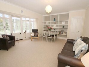 Cottage | Living room