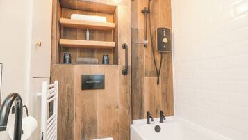 Cottage | Bathroom | Shower