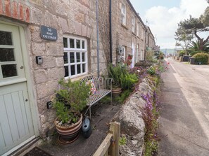 Property grounds - May Cottage (St Austell)