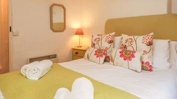 Cottage | 3 bedrooms, individually decorated, individually furnished, free WiFi