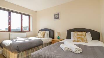 Cottage | 2 bedrooms, individually decorated, individually furnished