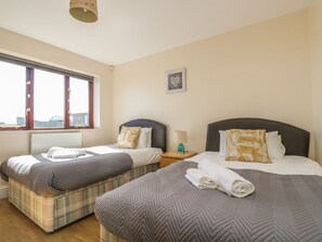 2 عدّة غرف نوم وبديكورات فريدة لكل غرفة وطراز فريد لكل وحدة