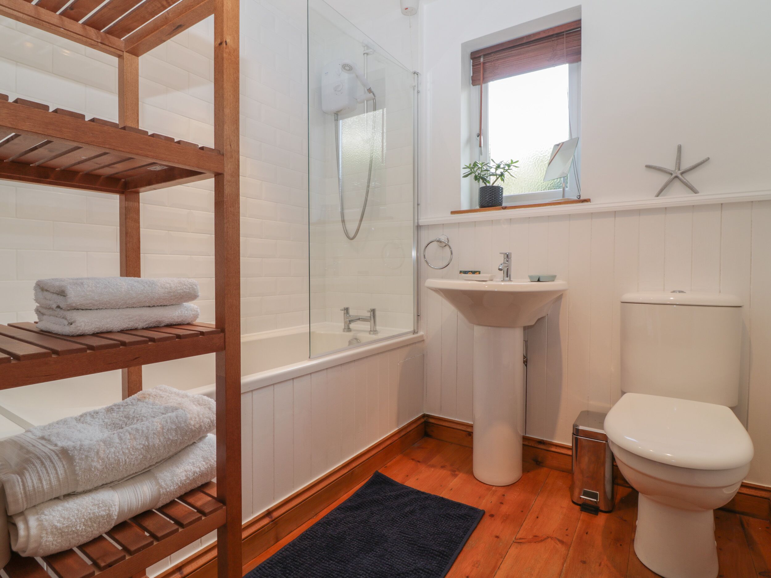Cottage | Bathroom | Shower