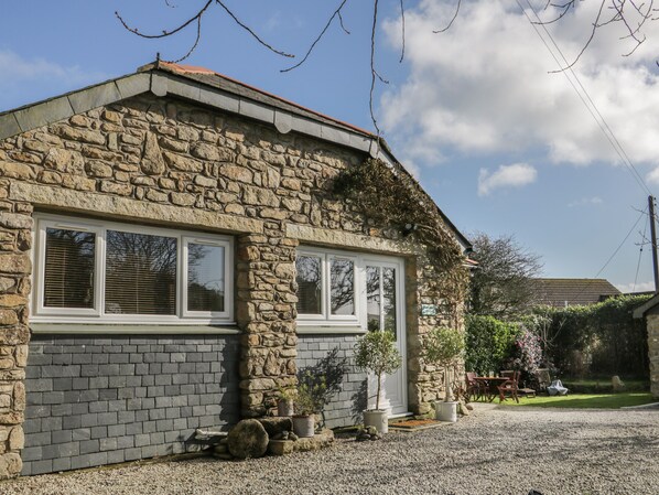Cottage | Front of property - Honeysuckle Cottage (Helston)