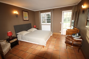 Double Room, Terrace (Rez de jardin) | Minibar, in-room safe, individually decorated, individually furnished