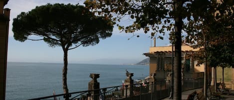 Una spiaggia nelle vicinanze