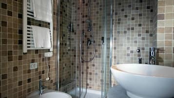 Dusche, Haartrockner, Bidet