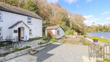 Cottage | Property grounds