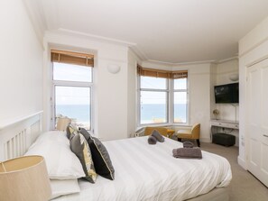 Cottage | 5 bedrooms, individually decorated, individually furnished, free WiFi - Porthmeor Beach House (St Ives)