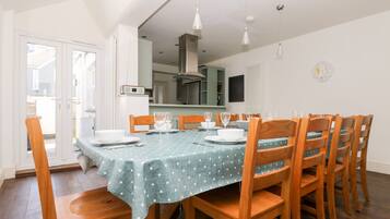 Cottage | Dining